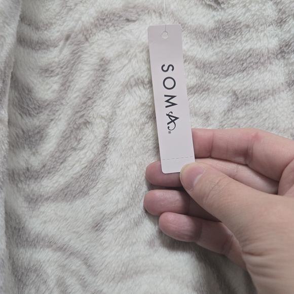 Soma Zebra Pattern Plush Robe - Picture 4 of 7